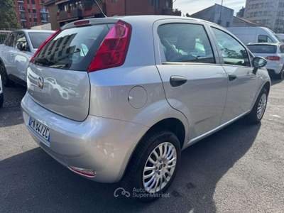 Fiat Punto 1.4 8V 5 porte Natural Power Street Grigio usata Milano
