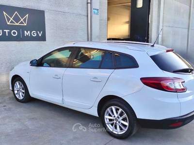 Renault Mégane Megane III SporTour 1.2 tce Limited s&s 115cv* Bianco usata La Loggia