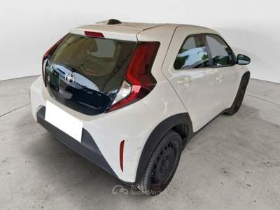 Toyota Aygo X 1.0B (72 CV) Active S-CVT FINO A 3 ANNI DI GARANZIA E 3 ANNI DI MANUTENZIONE ORDINARIA  CAMBIO AUTOMATICO Bianco usata Salerno