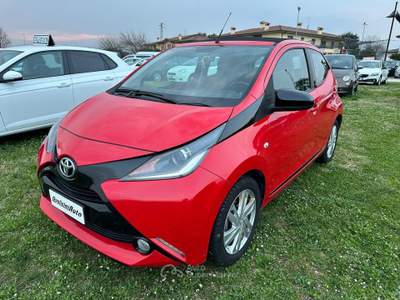 Toyota Aygo 1.0 VVT-i X-WAVE Tetto Apribile Rosso usata Montecchio Precalcino