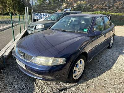 Opel Vectra Vectra 2.0i 16V cat 5 porte CD 100 Blu/Azzurro usata Montecchio Precalcino