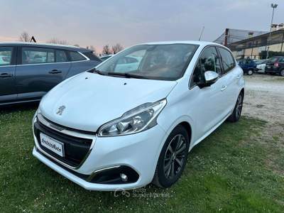 Peugeot 208 208 5p 1.2 puretech Allure gpl 82cv Bianco usata Montecchio Precalcino