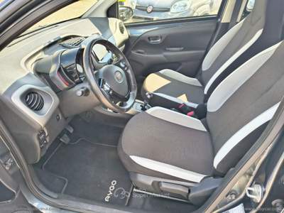 Toyota Aygo Aygo 1.0 VVT-i 69 CV 5p. x-play TSS MMT Grigio usata Somma Vesuviana