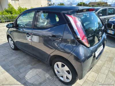 Toyota Aygo Aygo 1.0 VVT-i 69 CV 5p. x-play TSS MMT Grigio usata Somma Vesuviana