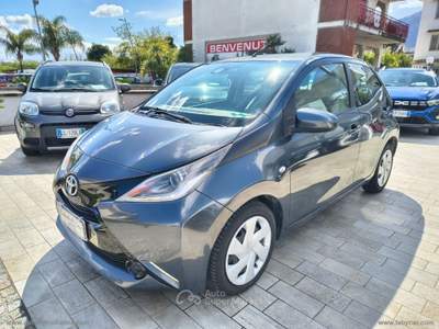 Toyota Aygo Aygo 1.0 VVT-i 69 CV 5p. x-play TSS MMT Grigio usata Somma Vesuviana