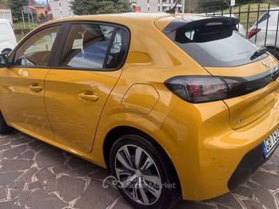 Peugeot 208 1.2 puretech Active s&s 75cv Neo Patentati Oro usata Lesmo