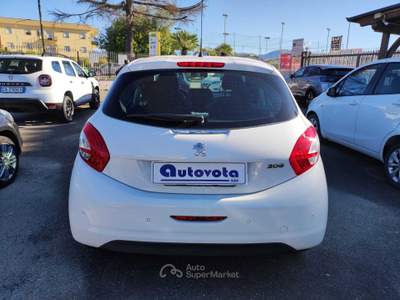 Peugeot 208 PEUGEOT 208 1.2 82 CV ACTIVE Bianco usata Pontecagnano Faiano