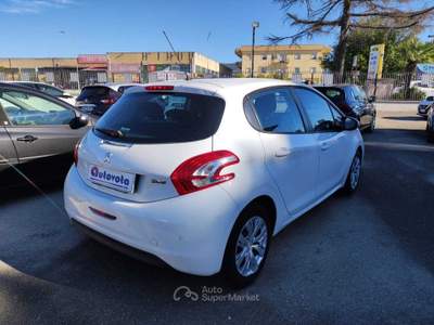 Peugeot 208 PEUGEOT 208 1.2 82 CV ACTIVE Bianco usata Pontecagnano Faiano