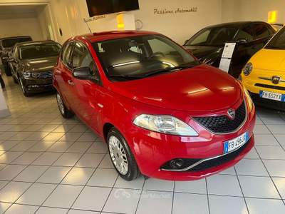 Lancia Ypsilon Ypsilon 1.2 8v GOLD 69cv Rosso usata Caravaggio
