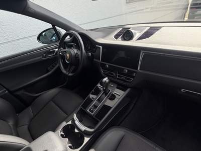 Porsche Macan 2.0 turbo 265cv Tetto Navigatore Nero usata Roma