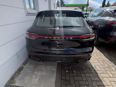 Porsche Macan 2.0 turbo 265cv Tetto Navigatore Nero usata Roma