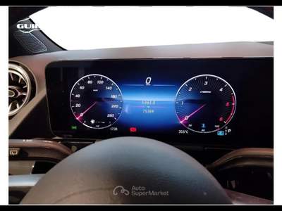 Mercedes-Benz GLA 200 D AMG Line Premium 8G-DCT Bianco usata Lucca