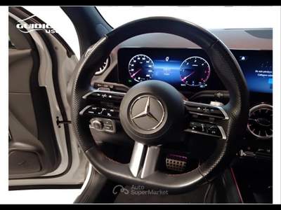 Mercedes-Benz GLA 200 D AMG Line Premium 8G-DCT Bianco usata Lucca