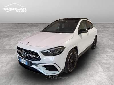 Mercedes-Benz GLA 200 D AMG Line Premium 8G-DCT Bianco usata Lucca