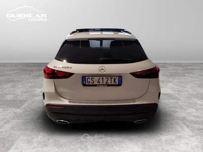 Mercedes-Benz GLA 200 D AMG Line Premium 8G-DCT Bianco usata Lucca