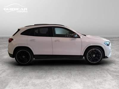 Mercedes-Benz GLA 200 D AMG Line Premium 8G-DCT Bianco usata Lucca
