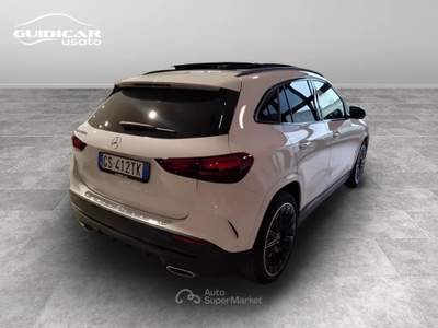 Mercedes-Benz GLA 200 D AMG Line Premium 8G-DCT Bianco usata Lucca