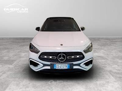Mercedes-Benz GLA 200 D AMG Line Premium 8G-DCT Bianco usata Lucca