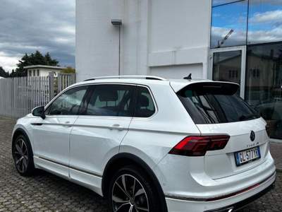 Volkswagen Tiguan 2.0 TDI 200 CV SCR FARI MATRIX DSG 4MOTION R-Line Bianco usata Scandicci