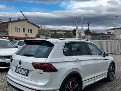 Volkswagen Tiguan 2.0 TDI 200 CV SCR FARI MATRIX DSG 4MOTION R-Line Bianco usata Scandicci