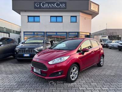 Ford Fiesta 1.0 EcoBoost 100CV 5 porte Powershift Business Rosso usata Zero Branco