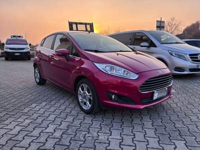 Ford Fiesta 1.0 EcoBoost 100CV 5 porte Powershift Business Rosso usata Zero Branco