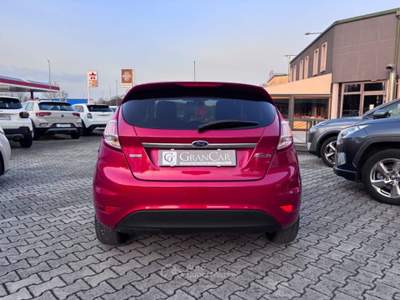 Ford Fiesta 1.0 EcoBoost 100CV 5 porte Powershift Business Rosso usata Zero Branco