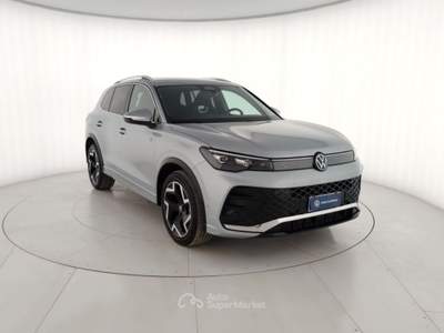 Volkswagen Tiguan 2.0 TDI 110KW SCR R-Line DSG Grigio usata Massa