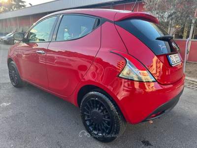 Lancia Ypsilon 1.0 FireFly 5 porte S&S Hybrid Ecochic Silver Rosso usata Milano