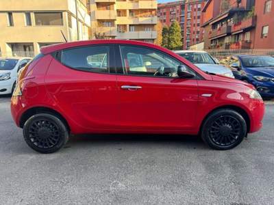 Lancia Ypsilon 1.0 FireFly 5 porte S&S Hybrid Ecochic Silver Rosso usata Milano