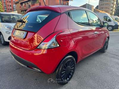 Lancia Ypsilon 1.0 FireFly 5 porte S&S Hybrid Ecochic Silver Rosso usata Milano
