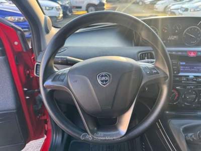 Lancia Ypsilon 1.0 FireFly 5 porte S&S Hybrid Ecochic Silver Rosso usata Milano