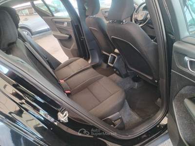 Volvo XC40 XC40 1.5 t2 Momentum Core auto my21 Nero usata Milano