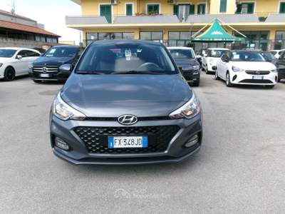 Hyundai i20 i20 5P 1.2 75CV E6D MPI CONNECTLINE **PERFETTA** Grigio usata Giugliano in Campania