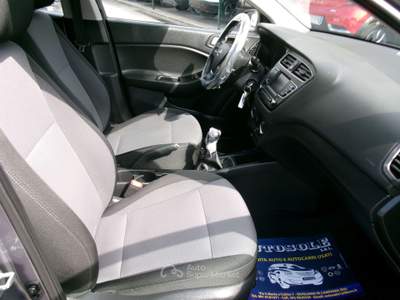 Hyundai i20 i20 5P 1.2 75CV E6D MPI CONNECTLINE **PERFETTA** Grigio usata Giugliano in Campania