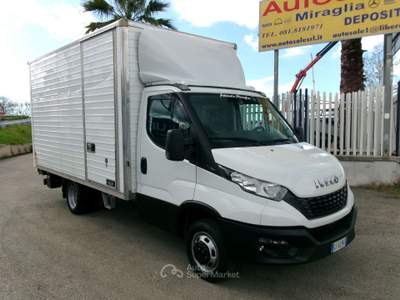 Iveco Daily 35C14 2.3 140CV E6D BOX+PEDANA CARICATRICE 8Q Bianco usata Giugliano in Campania