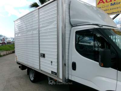 Iveco Daily 35C14 2.3 140CV E6D BOX+PEDANA CARICATRICE 8Q Bianco usata Giugliano in Campania
