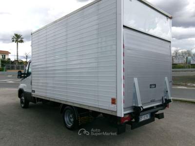 Iveco Daily 35C14 2.3 140CV E6D BOX+PEDANA CARICATRICE 8Q Bianco usata Giugliano in Campania