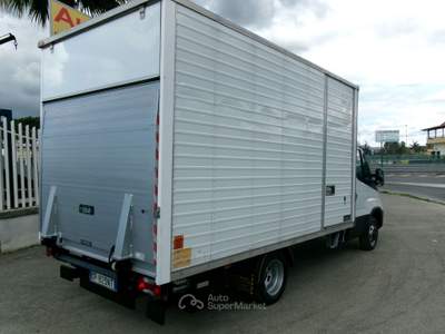 Iveco Daily 35C14 2.3 140CV E6D BOX+PEDANA CARICATRICE 8Q Bianco usata Giugliano in Campania