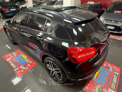 Mercedes-Benz GLA 200 2.1 136cv Enduro - 2016 Nero usata Giugliano in Campania
