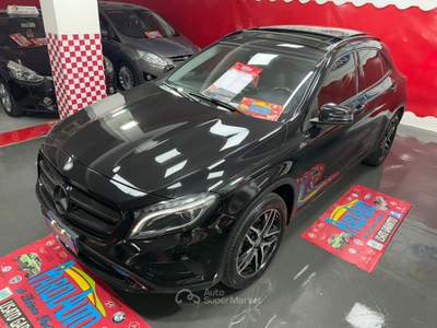 Mercedes-Benz GLA 200 2.1 136cv Enduro - 2016 Nero usata Giugliano in Campania