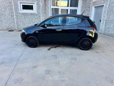 Lancia Ypsilon Ypsilon 1.0 FireFly 5 porte S&S Hybrid Silver Nero usata Miranda