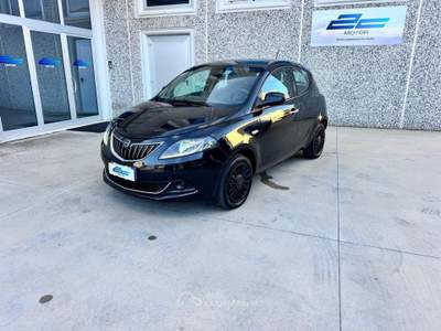 Lancia Ypsilon Ypsilon 1.0 FireFly 5 porte S&S Hybrid Silver Nero usata Miranda