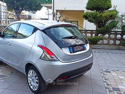Lancia Ypsilon 1.3 MJT 16V 95 CV 5 porte S&S Gold Argento usata Castrovillari