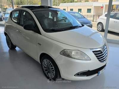 Lancia Ypsilon Ypsilon 1.3 MJT 95 CV 5p. S&S Platinum TETTO APRIBILE Bianco usata Ascoli Satriano