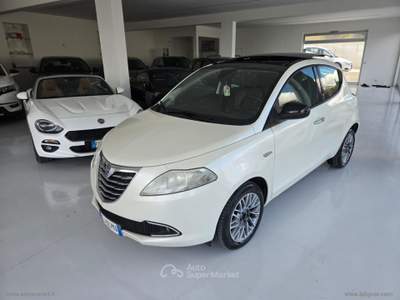 Lancia Ypsilon Ypsilon 1.3 MJT 95 CV 5p. S&S Platinum TETTO APRIBILE Bianco usata Ascoli Satriano
