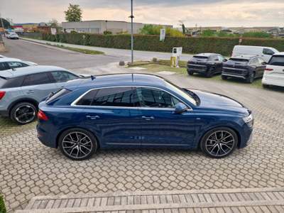 Audi Q8 50 TDI 286cv quattro tiptronic Sport SLINE INTERNO ED ESTERNO Blu/Azzurro usata Prevalle