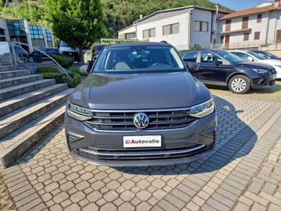 Volkswagen Tiguan 2.0 TDI SCR 110KW Life DSG Grigio usata Prevalle