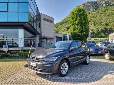 Volkswagen Tiguan 2.0 TDI SCR 110KW Life DSG Grigio usata Prevalle