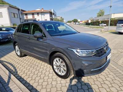 Volkswagen Tiguan 2.0 TDI SCR 110KW Life DSG Grigio usata Prevalle